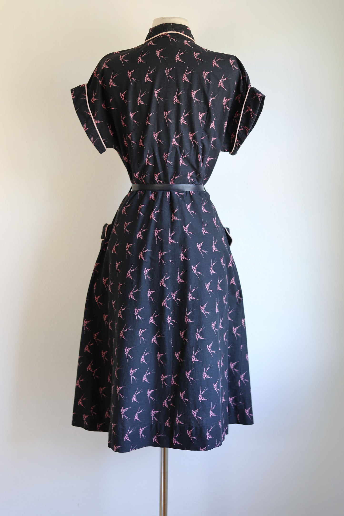 Vintage 1940s to 1950s Dress - Black Candy Pink Swallow Bird Novelty Print Coat Dress Size L
