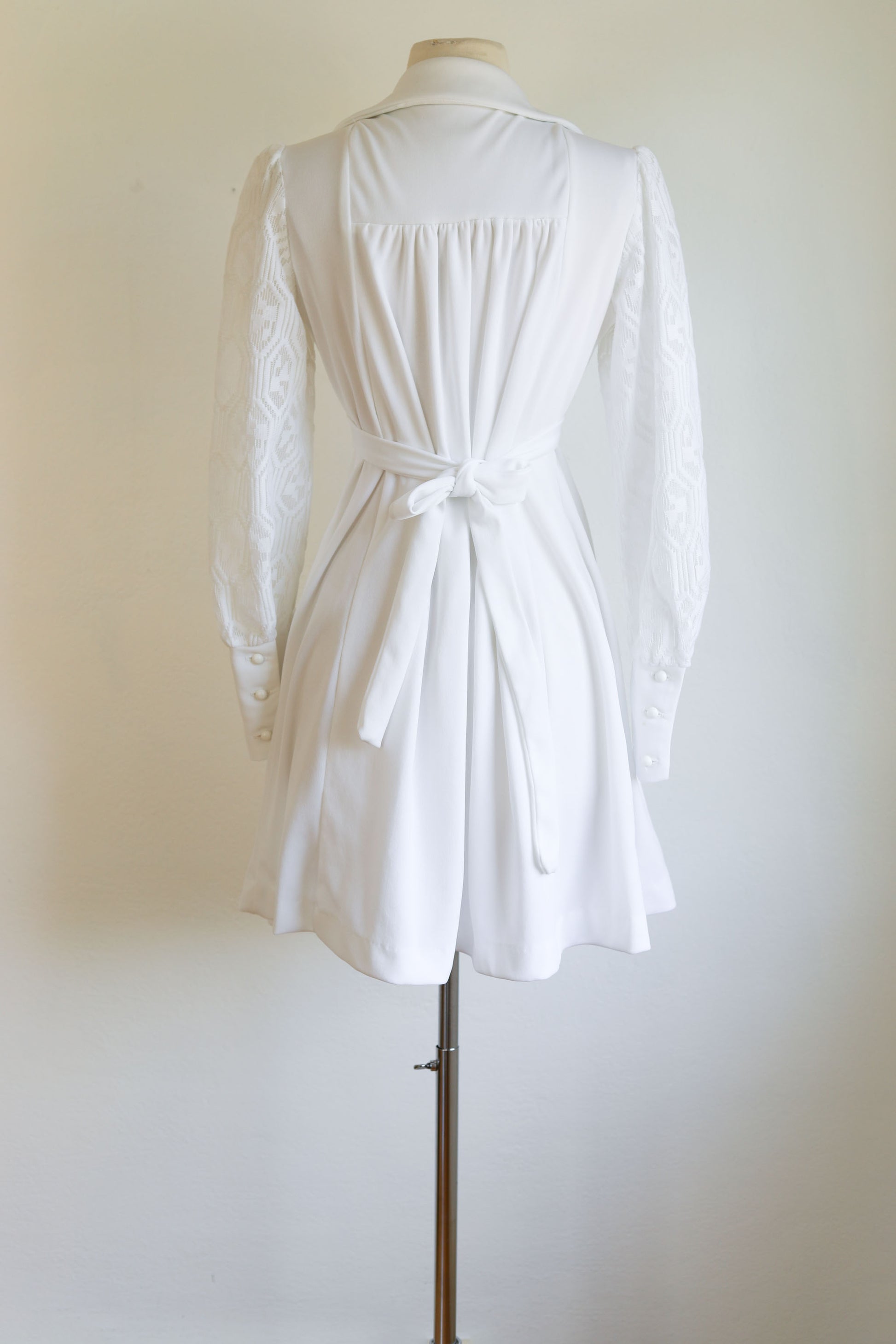 Vintage 1970s Dress - Striking Puff Lace Sleeve Angelic White Babydoll Jumblelaya Vintage Vintage 1970s Dress - Striking Puff Lace Sleeve Angelic White Babydoll Jumblelaya Vintage
