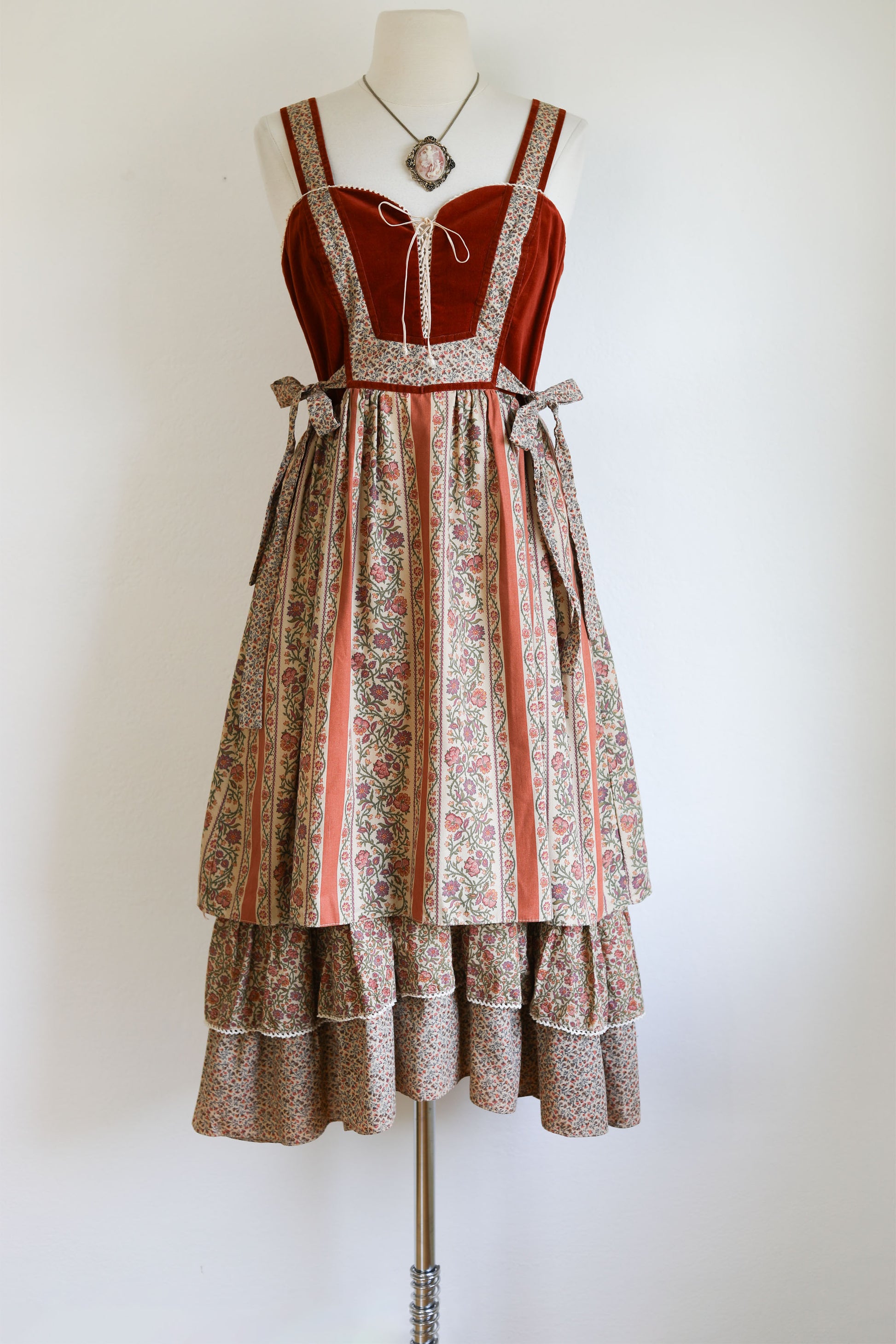 Vintage 1970s Dress - Amazing Candi Jones Prairie Corset Lace Velvet C Jumblelaya Vintage Vintage 1970s Dress - Amazing Candi Jones Prairie Corset Lace Velvet C Jumblelaya Vintage