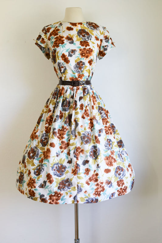 Vintage 1960s Dress - Superb Floral Print Whipped Cream Dacron Full Skirt Sundress Size M to L