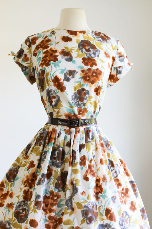 Vintage 1960s Dress - Superb Floral Print Whipped Cream Dacron Full Skirt Sundress Size M to L