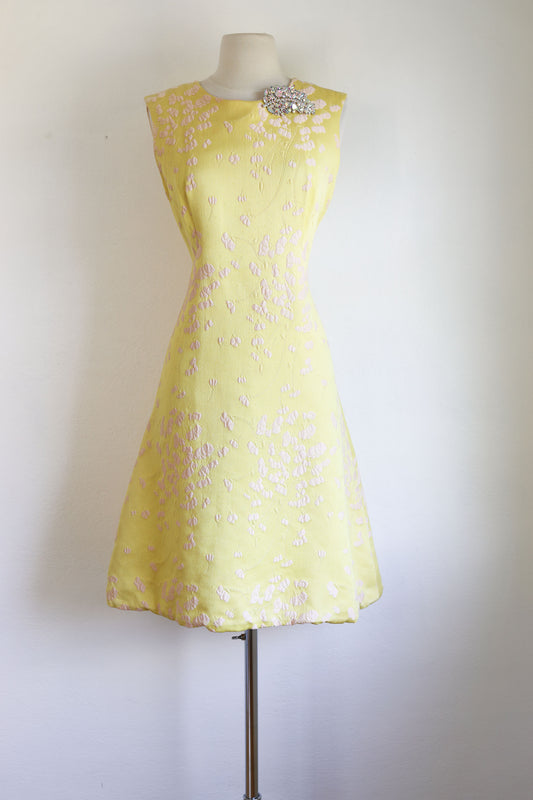 Vintage 1960s Dress - Upscale Sunny Yellow + Cream Wool Silk Brocade Cocktail Parth Sheath Size M