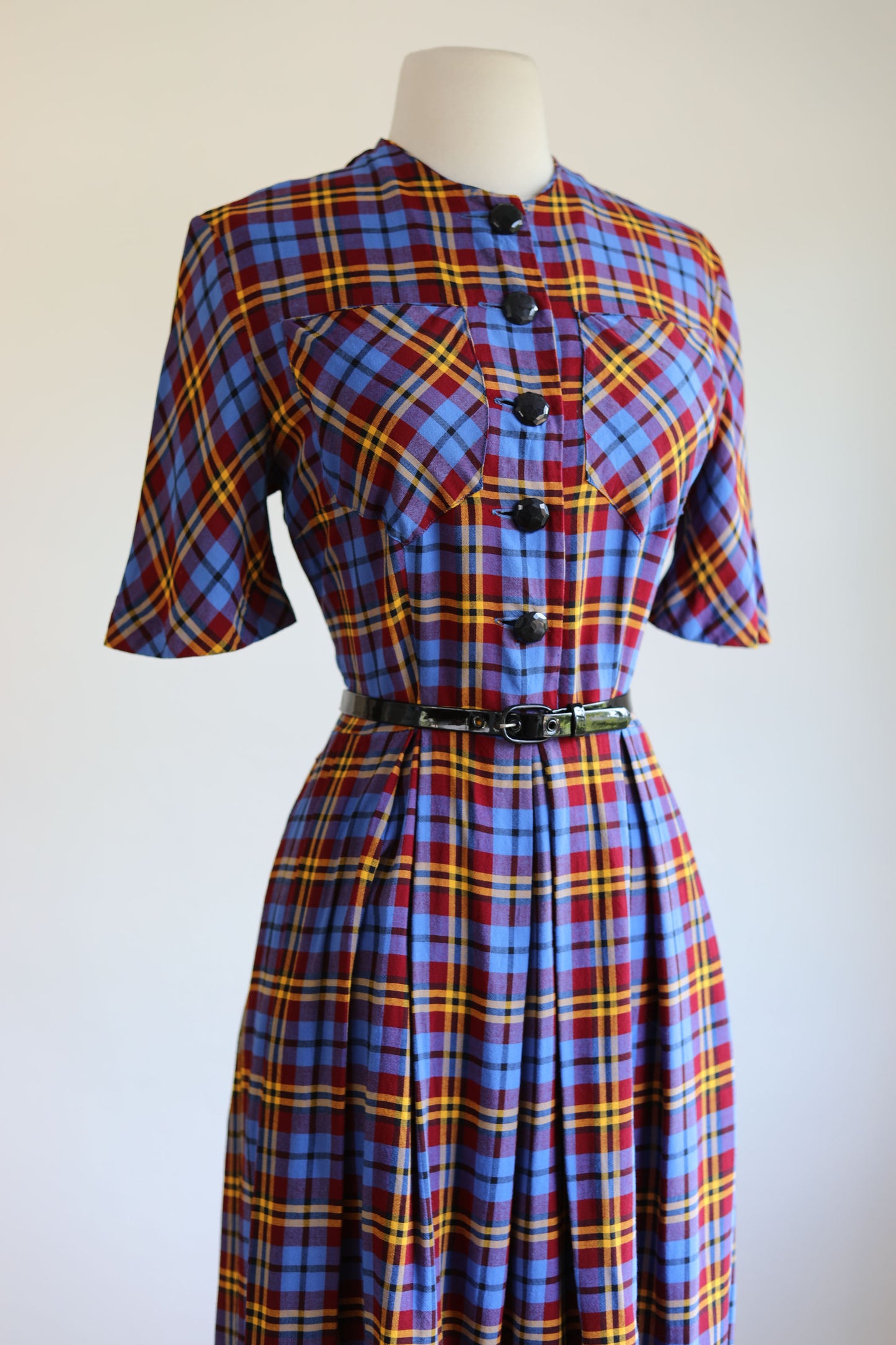 Vintage 1940s Dress - Jaunty Maroon + Blue Plaid Rayon Shirtwaist w Deco Pockets Size M to L