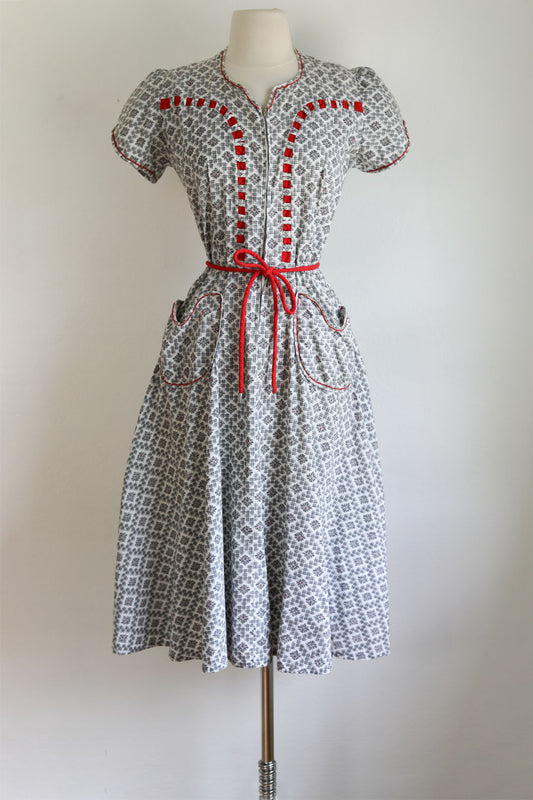 Vintage 1940s Chore Dress - Volup! Red Basketweave Print Cotton Front Metal Zipper Puff Sleeves Size L to XL