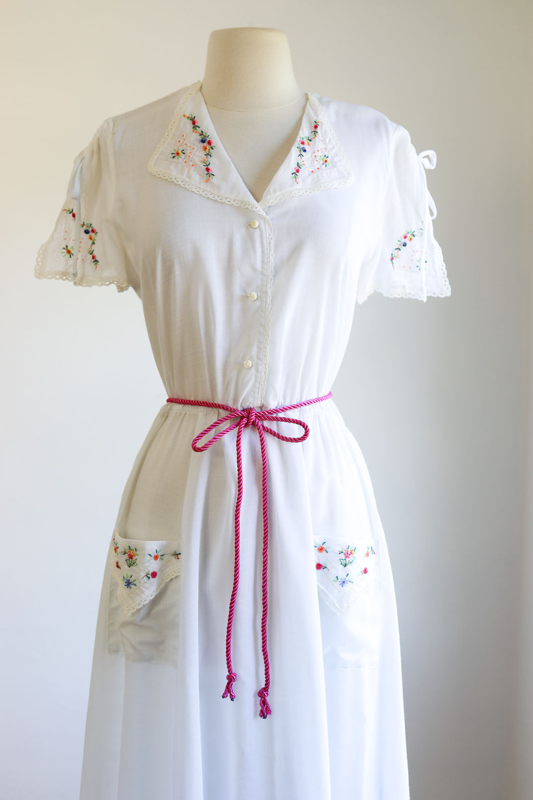Vintage 1970s Shirtwaist - Dreamy White Soft Cotton Voile w Hand Embroidery Flowers Dress Size M to L