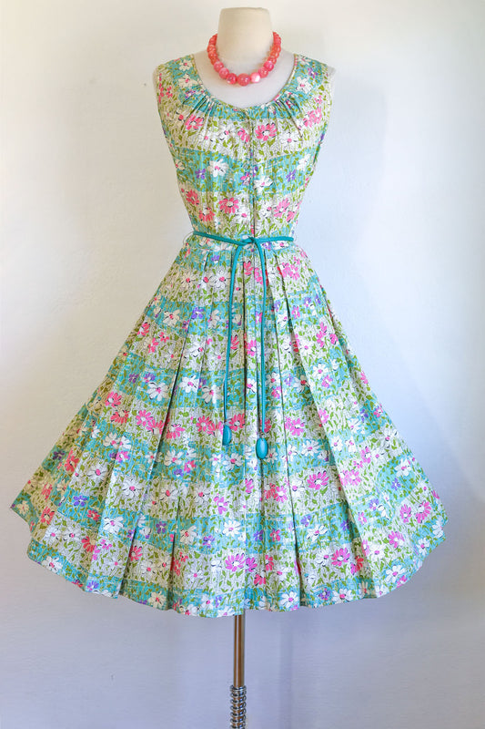 Vintage 1950s Dress - Beautiful! Candy Color River + Daisy Print Cotton Shirtwaist Sundress w Belt Size M to L
