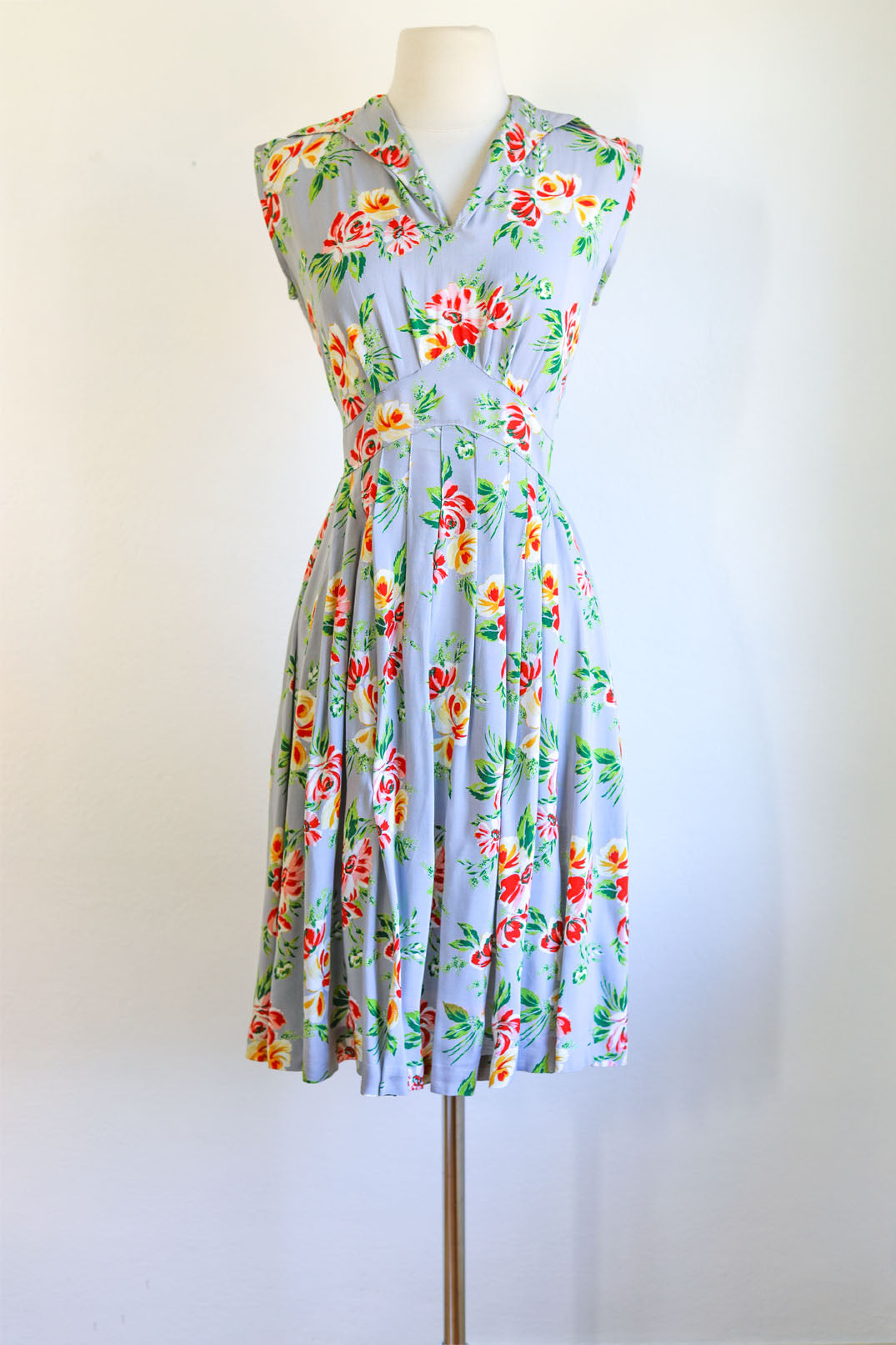 Vintage 1930s Dress - Swingy Rayon Rose Print Sleeveless Tropical Brights Sundress Size S to M