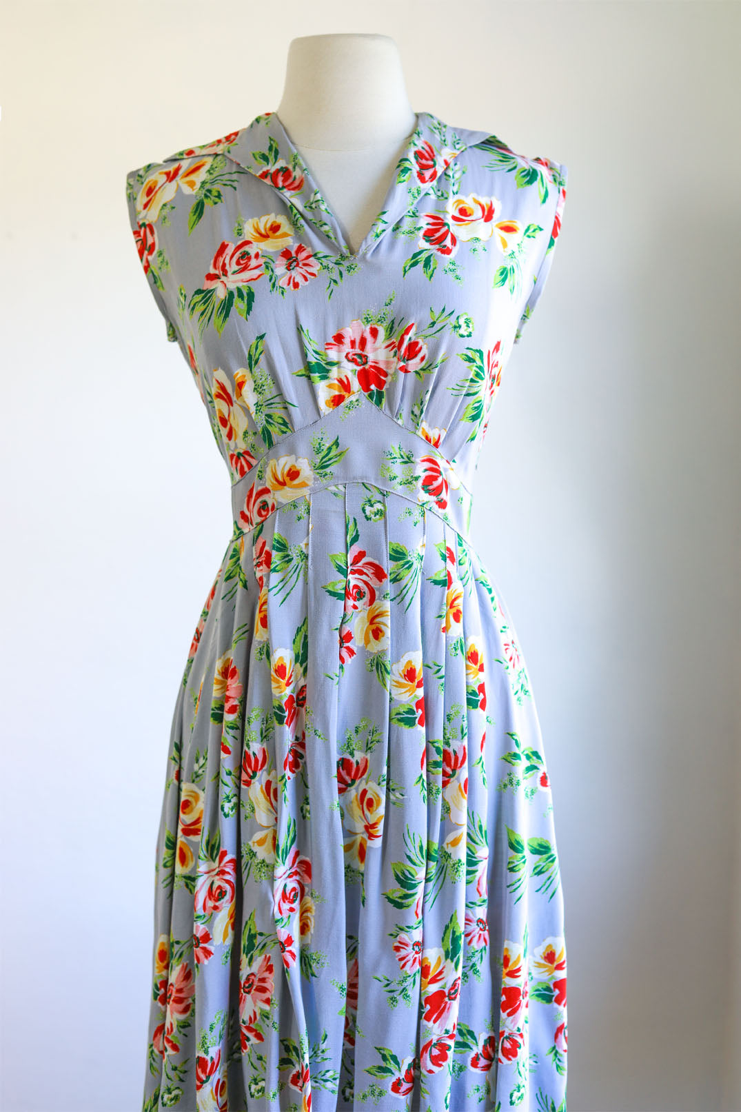 Vintage 1930s Dress - Swingy Rayon Rose Print Sleeveless Tropical Brights Sundress Size S to M