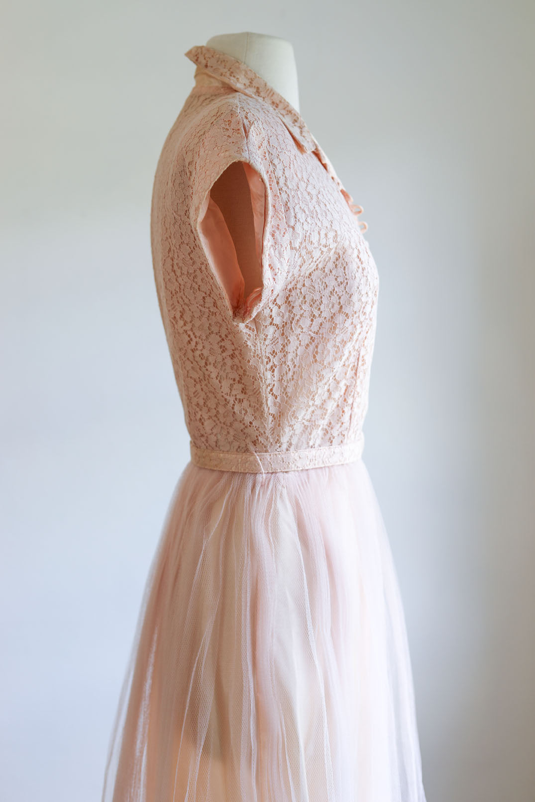ballet slipper pink dress Romantic Ballet Slipper Pink Tulle & Lace Party Dress From The 1950's / Small