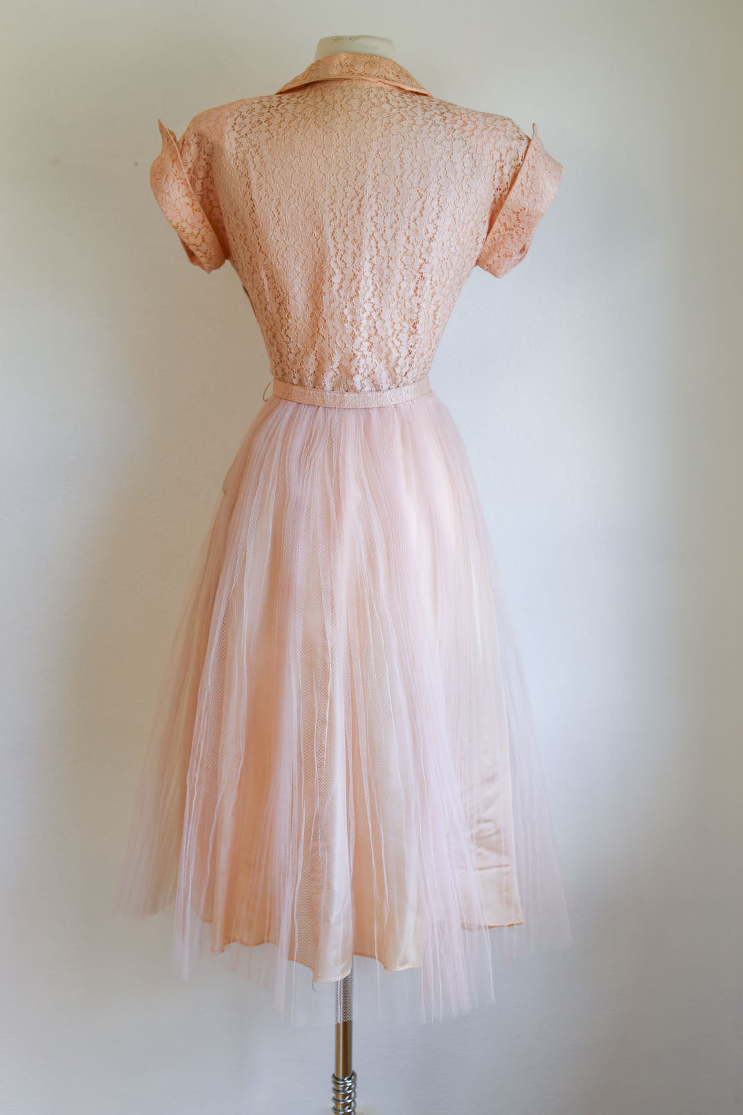 pink 1950s dress Cecil - Pink 1950s Dress with White Lace