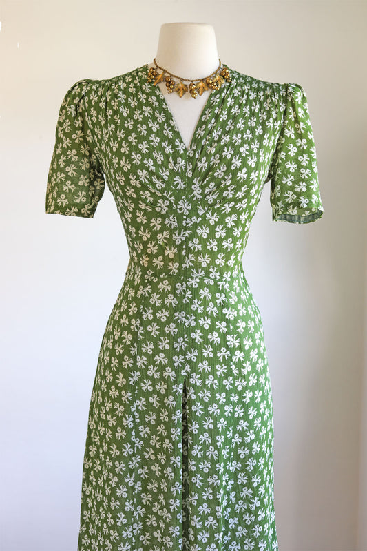 Vintage 1940s Dress - WW2 Olive Green Rayon Novelty Print Floral Bow DEADSTOCK Shirtwaist Size M