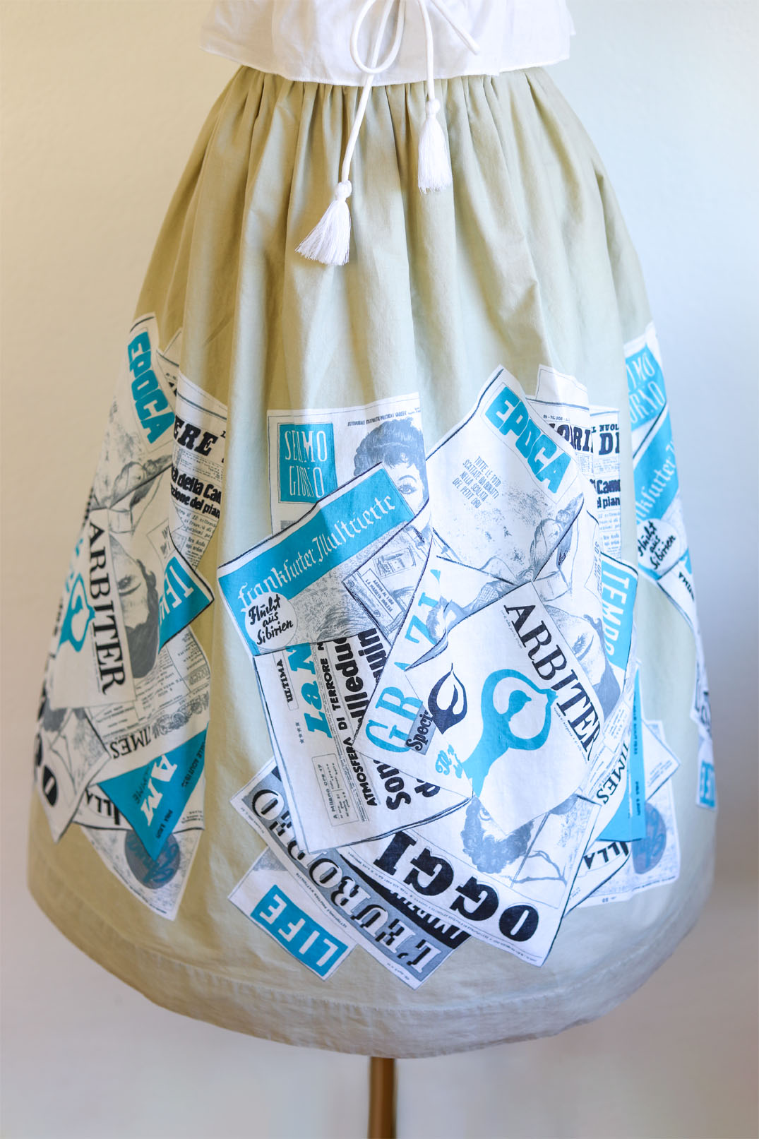 Vintage 1950s Skirt - RARE Taupe + Blue Magazine Novelty Print 1955 Fashion Newsstand Cotton Size S