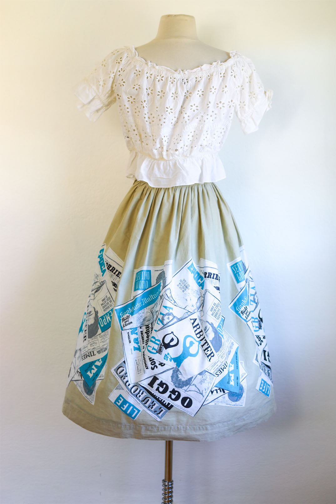 Vintage 1950s Skirt - RARE Taupe + Blue Magazine Novelty Print 1955 Fashion Newsstand Cotton Size S