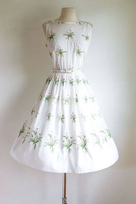 Vintage 1950s Dress - Snowy White Fully-Embroidered Pink Olive Daisy Voile Floral Sundress Size M