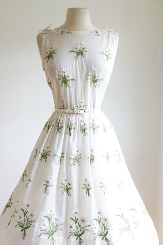 Vintage 1950s Dress - Snowy White Fully-Embroidered Pink Olive Daisy Voile Floral Sundress Size M