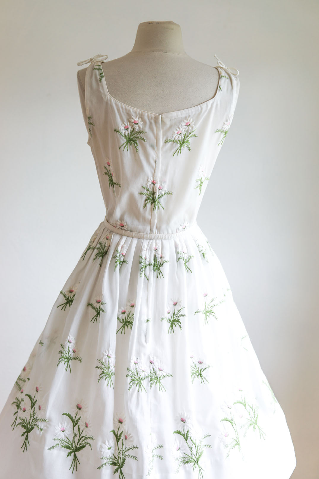 white fifties dress 1950S DRESSES - Vintage & Retro Style Dresses Online bust 43 (109cm) Vintage Sheer Polka Dots 1950s