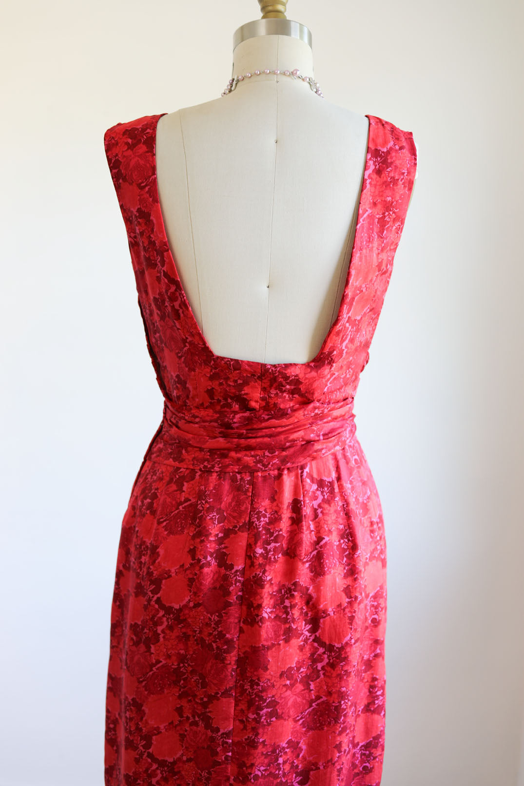 Vintage 1950s Dress - Luxe Scarlet Red Rose Print Silk Cocktail Wiggle Dress w Open Back Size XS to S