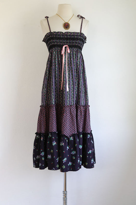 Vintage 1970s Dress - Darling Summer Goth Vicky Vaughn Cotton Calico Boho Sundress Size XS to L