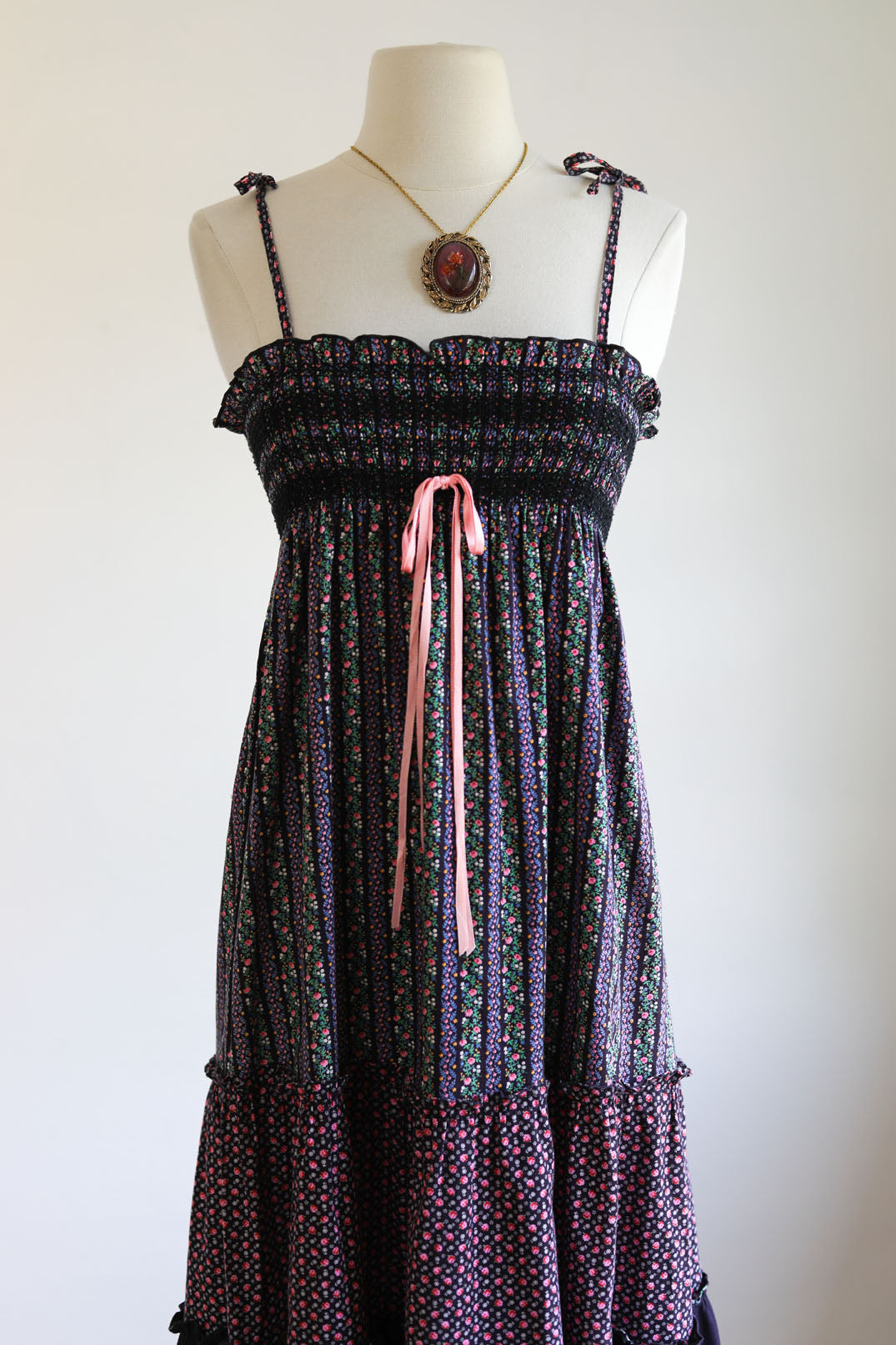 Vintage 1970s Dress - Darling Summer Goth Vicky Vaughn Cotton Calico Boho Sundress Size XS to L