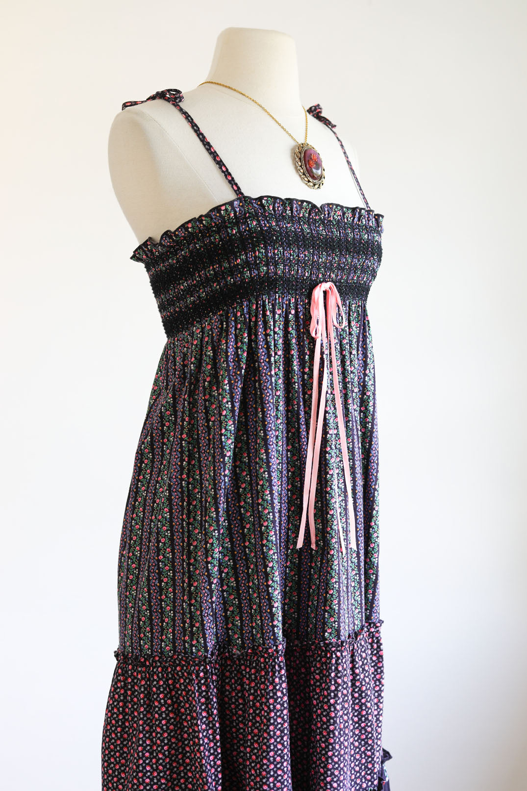 Vintage 1970s Dress - Darling Summer Goth Vicky Vaughn Cotton Calico Boho Sundress Size XS to L