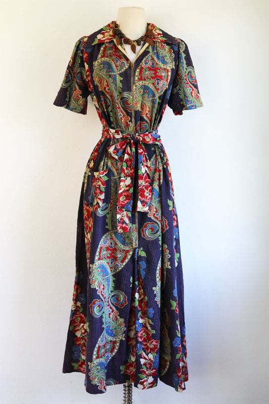 Vintage 1930s to 1940s Hostess Dress - Volup! Paisley + Floral Cotton Seersucker Housecoat Dressing Gown w Metal Zipper Size L to XL