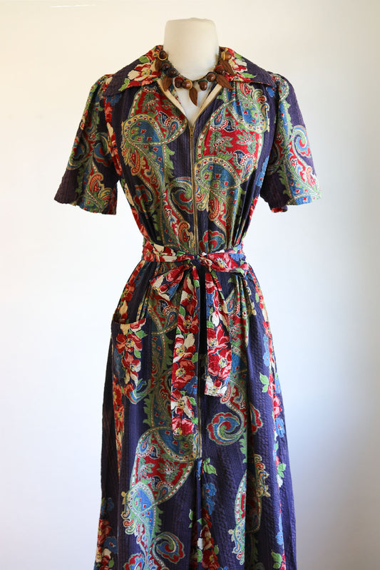 Vintage 1930s to 1940s Hostess Dress - Volup! Paisley + Floral Cotton Seersucker Housecoat Dressing Gown w Metal Zipper Size L to XL
