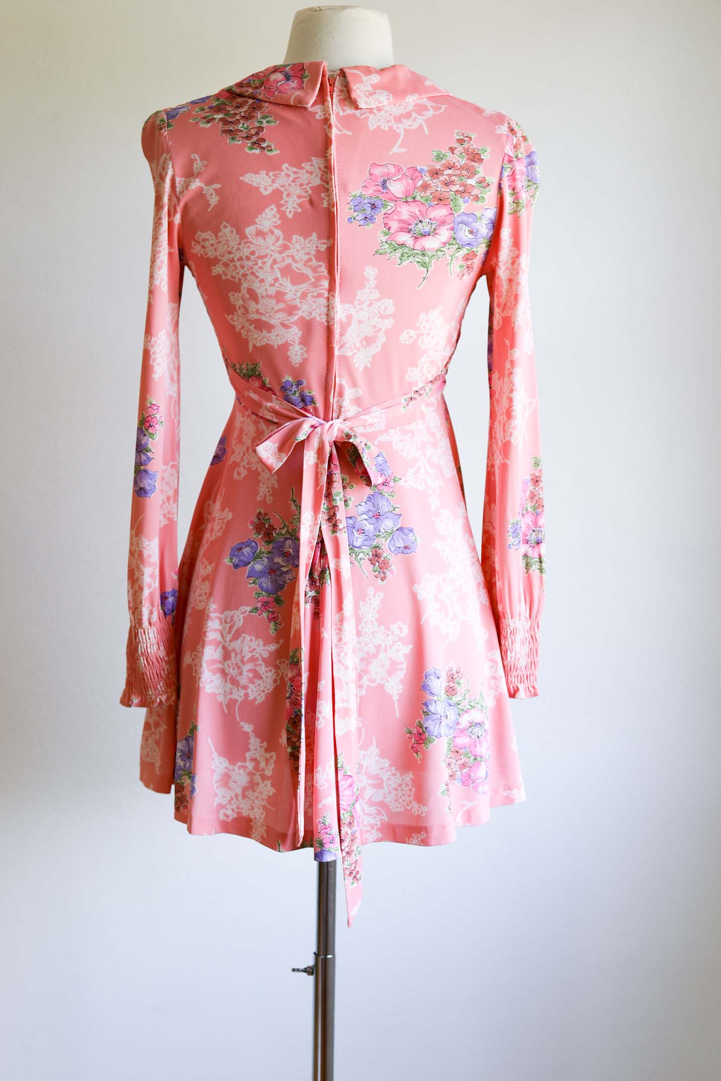 Vintage 1970s Mini Dress - ADORABLE Mod Candy Pink Jersey Knit w Laven Jumblelaya Vintage Vintage 1970s Mini Dress - ADORABLE Mod Candy Pink Jersey Knit w Laven Jumblelaya Vintage
