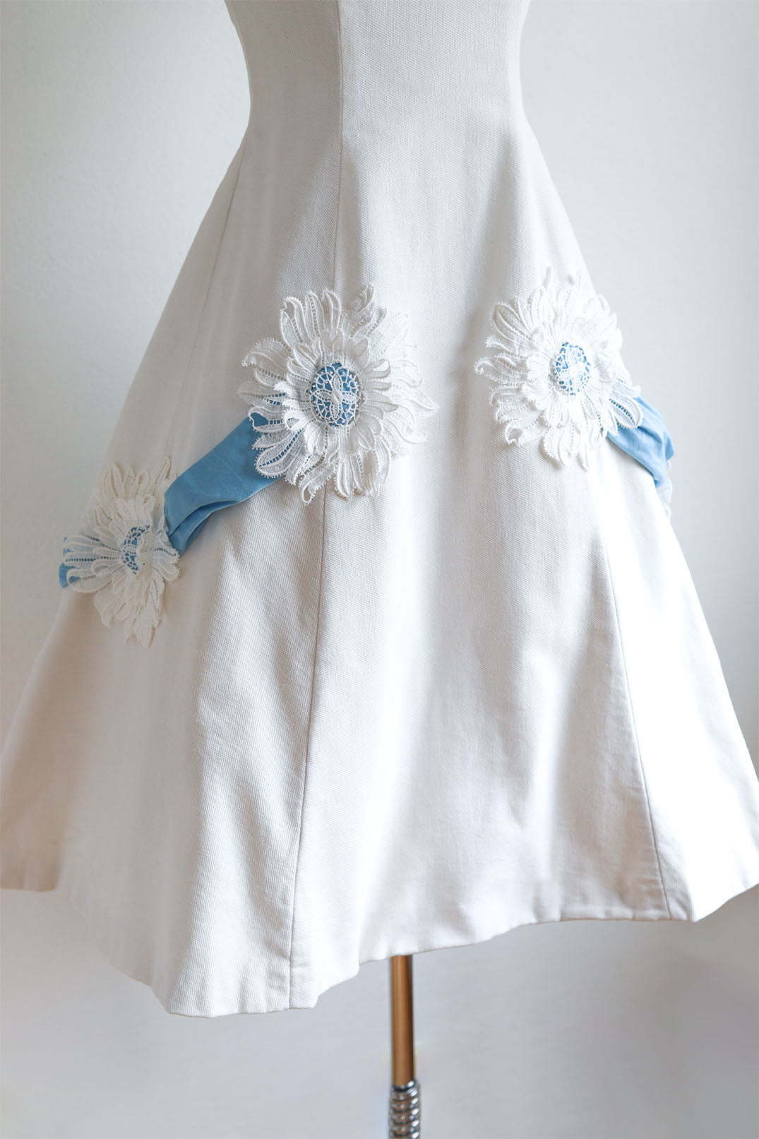 Vintage 1950s Dress - Stellar Designer Margaret Newman Cotton Halter Sundress w Floral Appliqués Size S