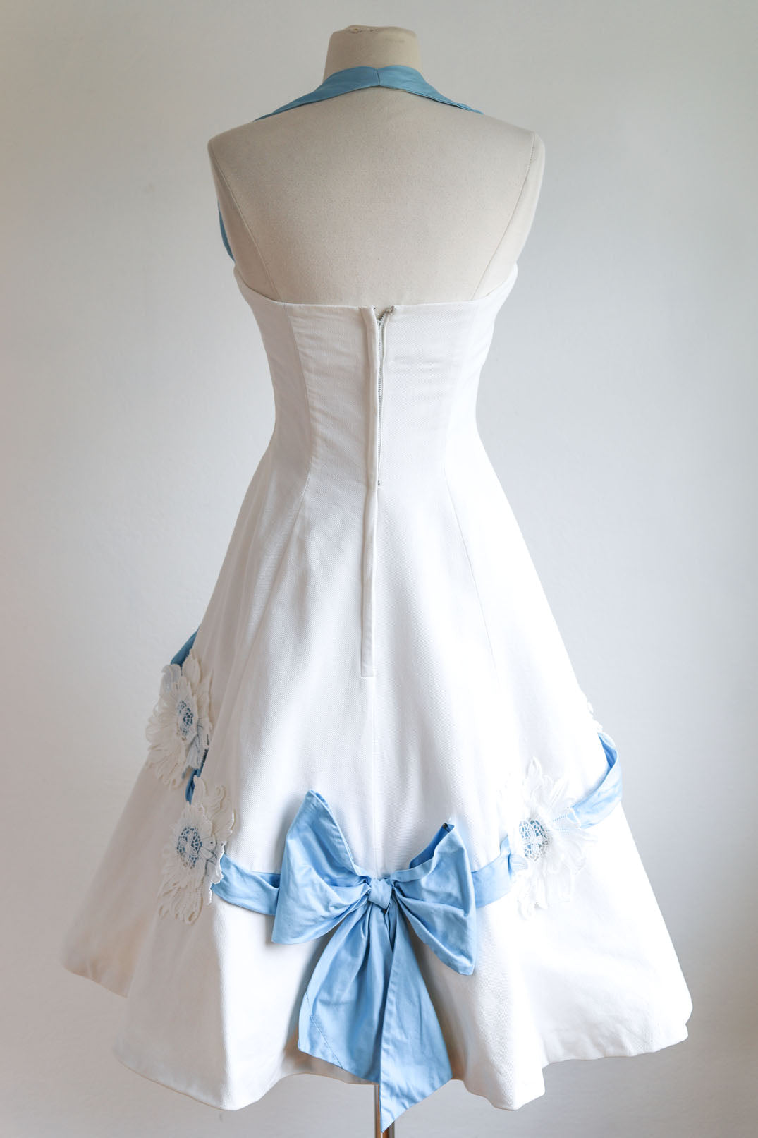 Vintage 1950s Dress - Stellar Designer Margaret Newman Cotton Halter Sundress w Floral Appliqués Size S
