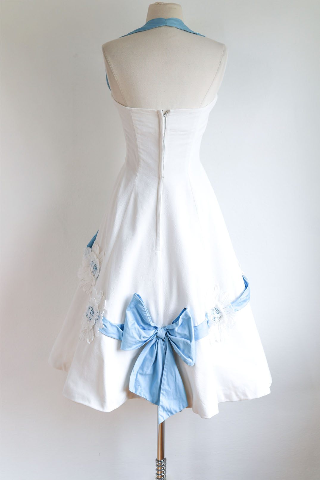 Vintage 1950s Dress - Stellar Designer Margaret Newman Cotton Halter Sundress w Floral Appliqués Size S