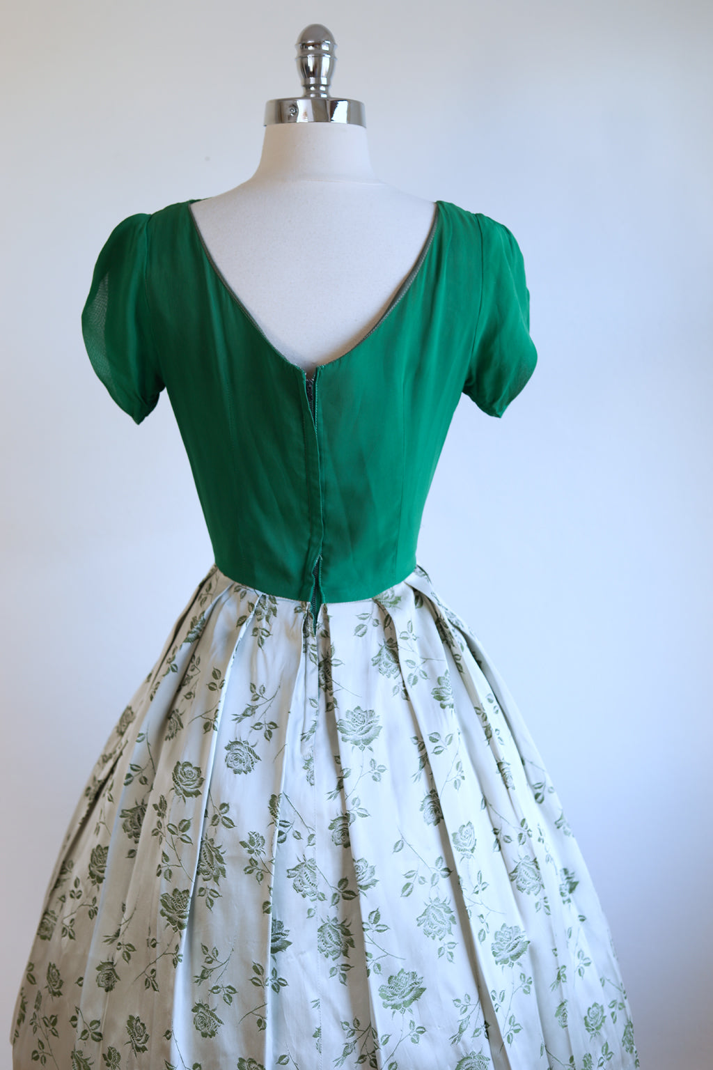 Vintage 1950s Dress - Sublime Irish Green Silk + Satin Rose Brocade Cocktail Party Sundress Size S