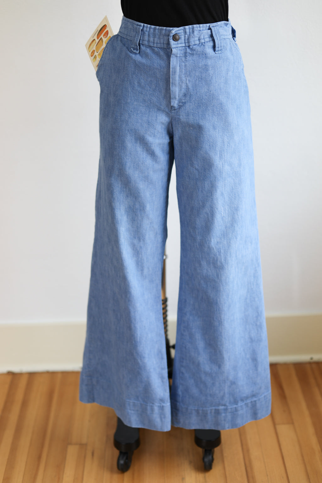 Vintage 1970s Light Wash Denim Flares Jeans - SUPER CUTE Mega Bell Bottoms W31"