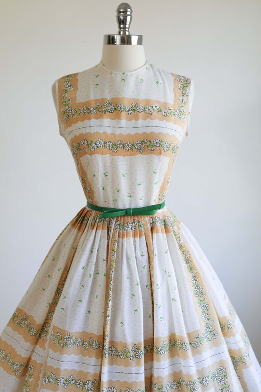 Vintage 1950s Dress - PRETTY Voile Cotton Jerry Gilden Sundress w Fawn, Apple Green, White Daisy Border Print Size XS to S