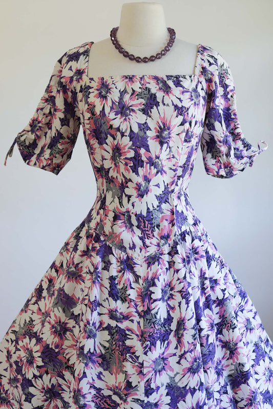 Vintage 1940s to 1950s Party Dress - DIVINE Violet Pink Grey Black Daisy Print Sundress Size L