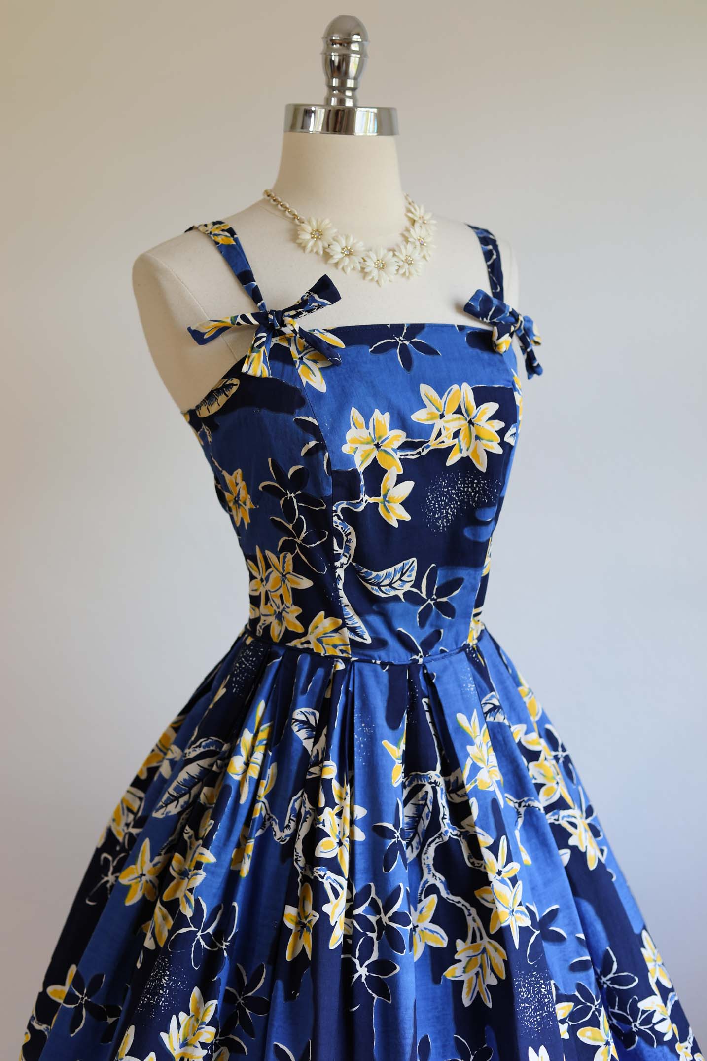 Vintage 1950s ALFRED SHAHEEN Hawaiian Dress - STUNNING Blue White Yellow Plumeria + Branches Floral Print Sundress w Tie/Bow Straps Size XS