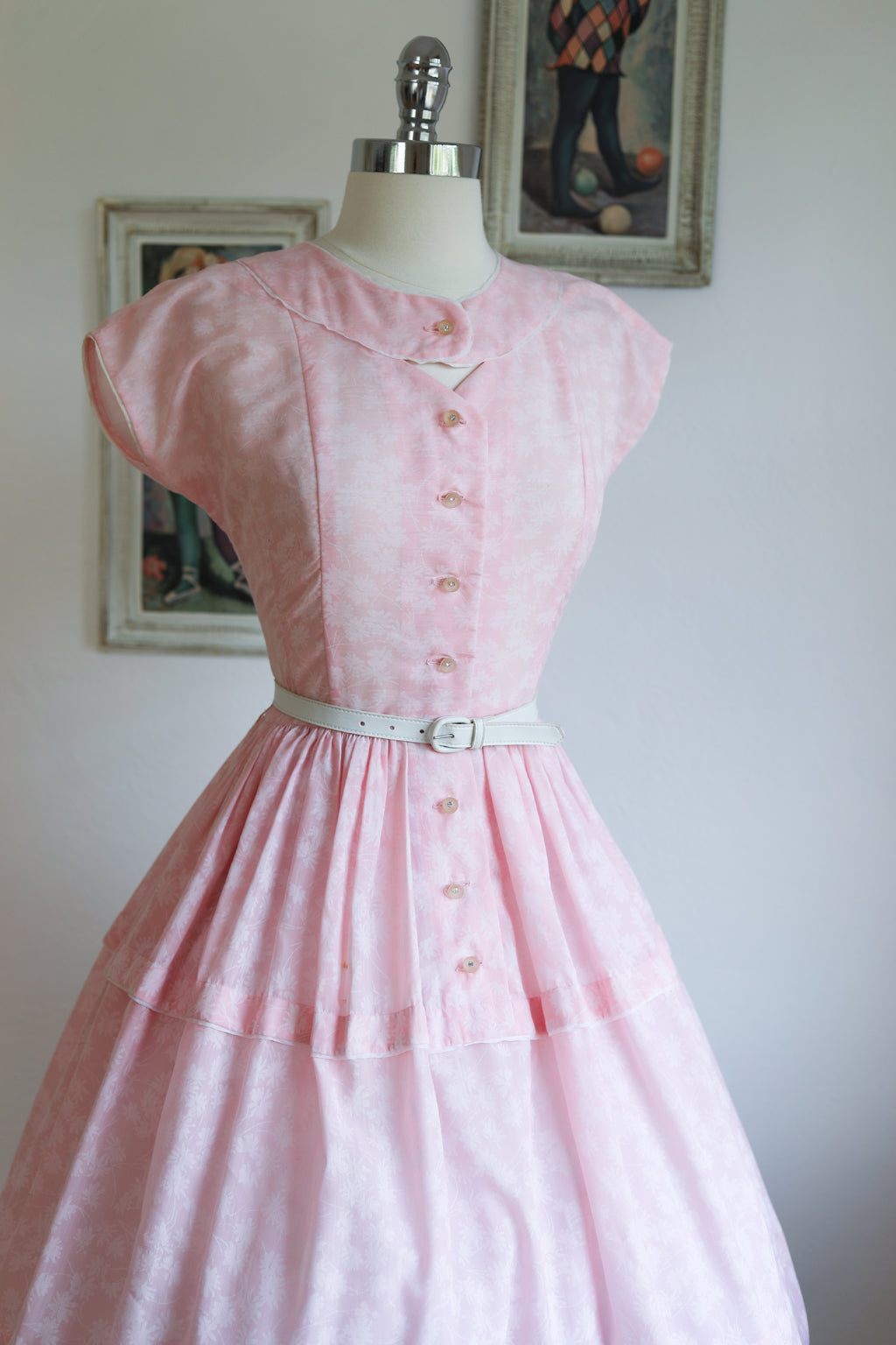 Vintage 1950s Party Dress - Soft Pastel Pink + Daisy Print Cotton Voile w Keyhole + Princess Seams Shirtwaist Sundress Size S