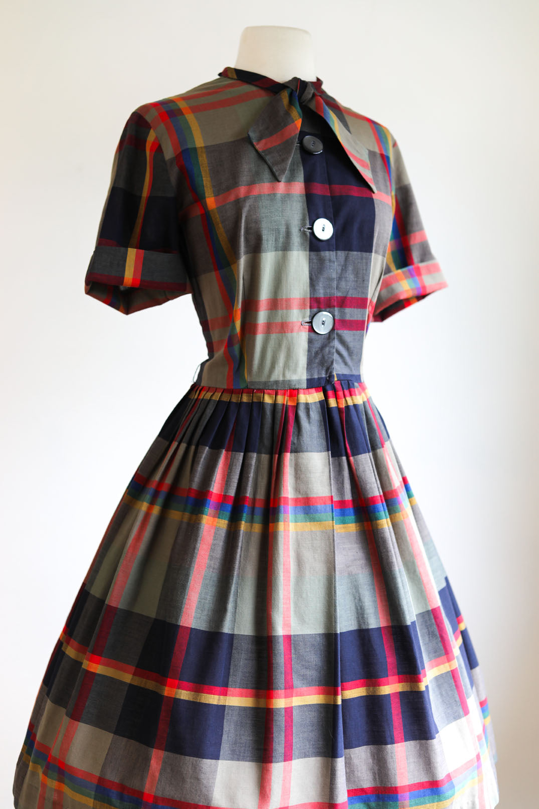 Vintage 1950s to 1960s Dress - Chambray Autumn Rainbow Plaid Cotton Day Dress w Lucite Size L to XL