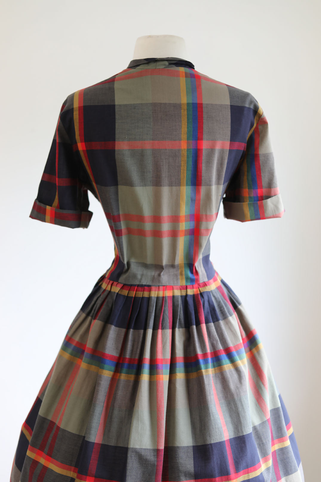 Vintage 1950s to 1960s Dress - Chambray Autumn Rainbow Plaid Cotton Day Dress w Lucite Size L to XL