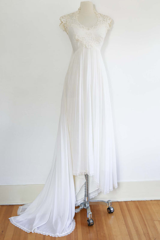 Vintage 1970s Dress - Ethereal + Beautiful Bridal Gown w Sculpted Lace + Train Size XS to S