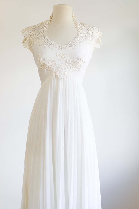 Vintage 1970s Dress - Ethereal + Beautiful Bridal Gown w Sculpted Lace + Train Size XS to S