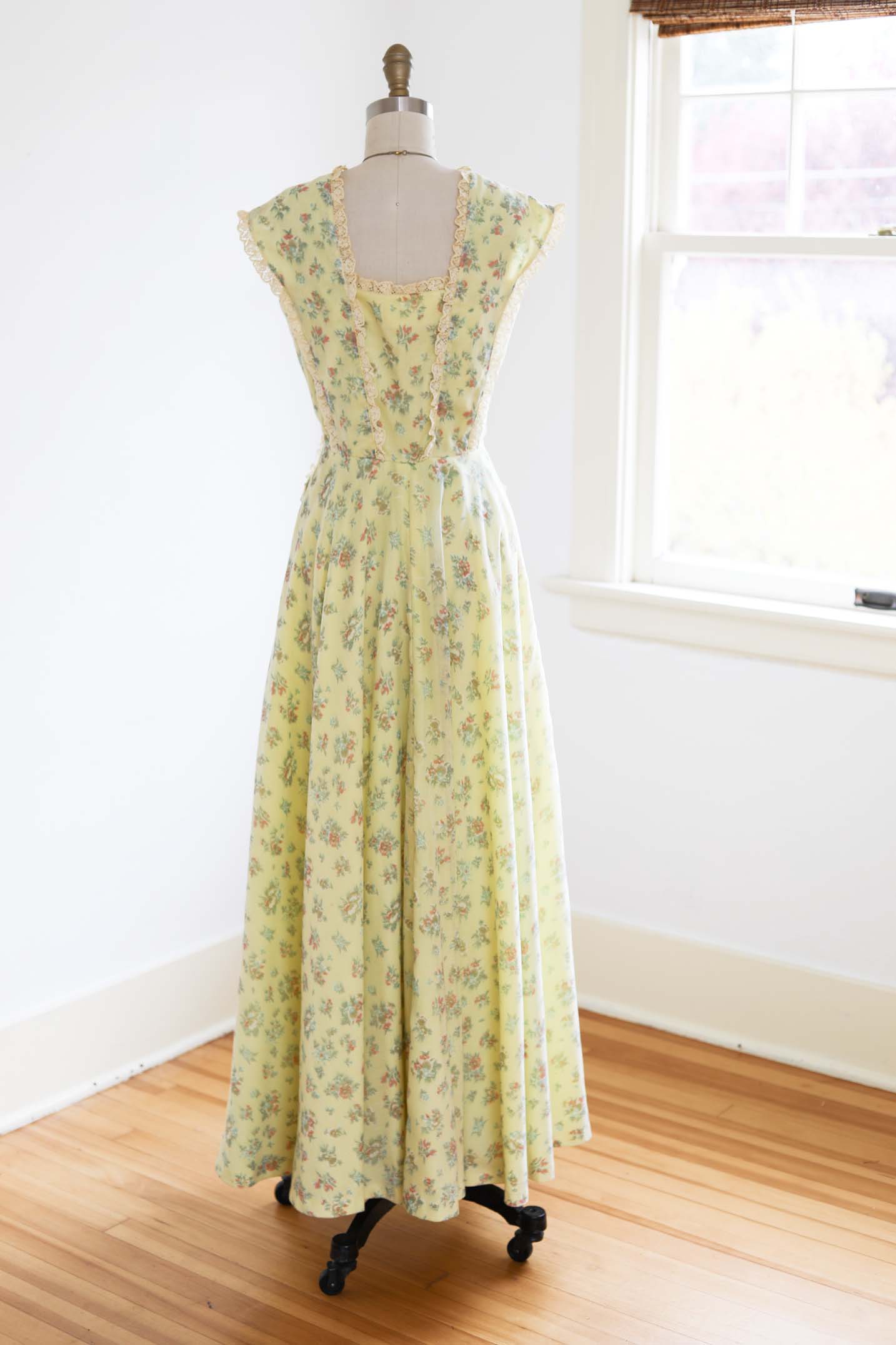 Vintage 1970s Does 1930s Maxi Dress - SPLENDID Pale Pastel Yellow Floral Print Cotton Summer Gown Sundress w Triangle Deco Pockets Size S