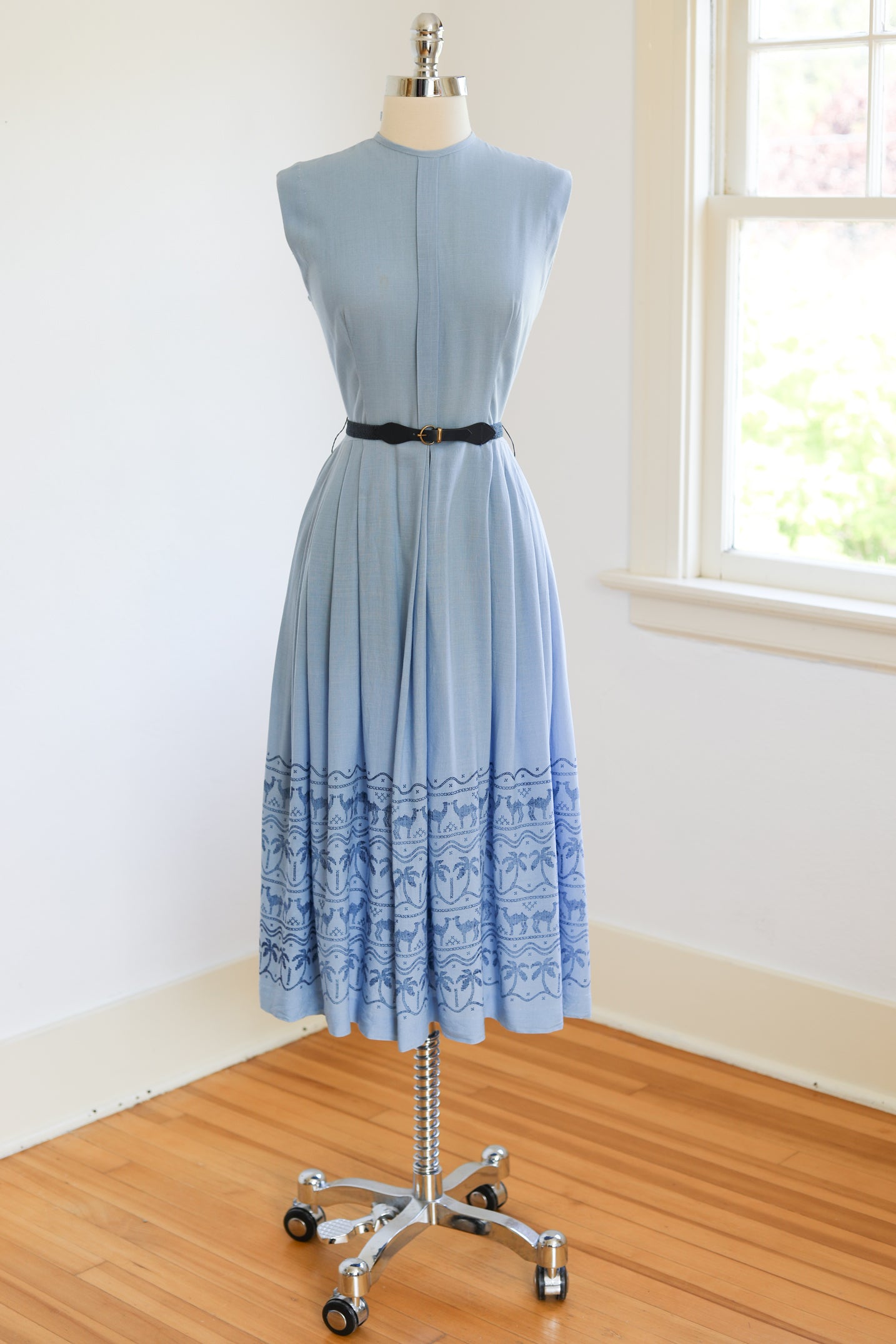 Vintage 1940s Dress - SWEET + COMFY Delphite Blue Butcher Linen Sundress w Camel + Palm Tree Border Print Size M