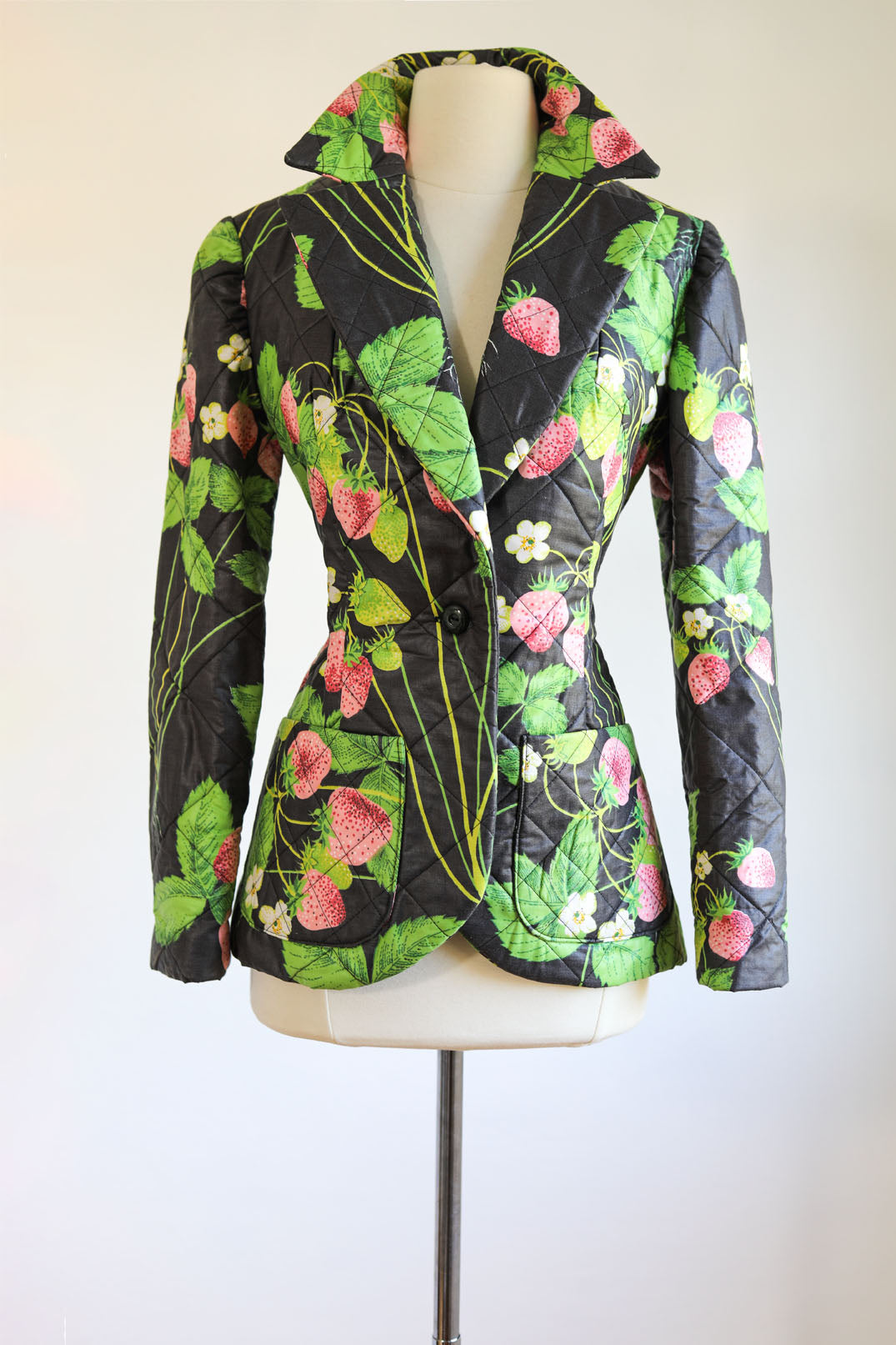 Vintage 1970s Quilted Jacket - Very Special Artsy "The Yard Birds" Black Chintz Cotton w Botanical Strawberry Print Size S to M