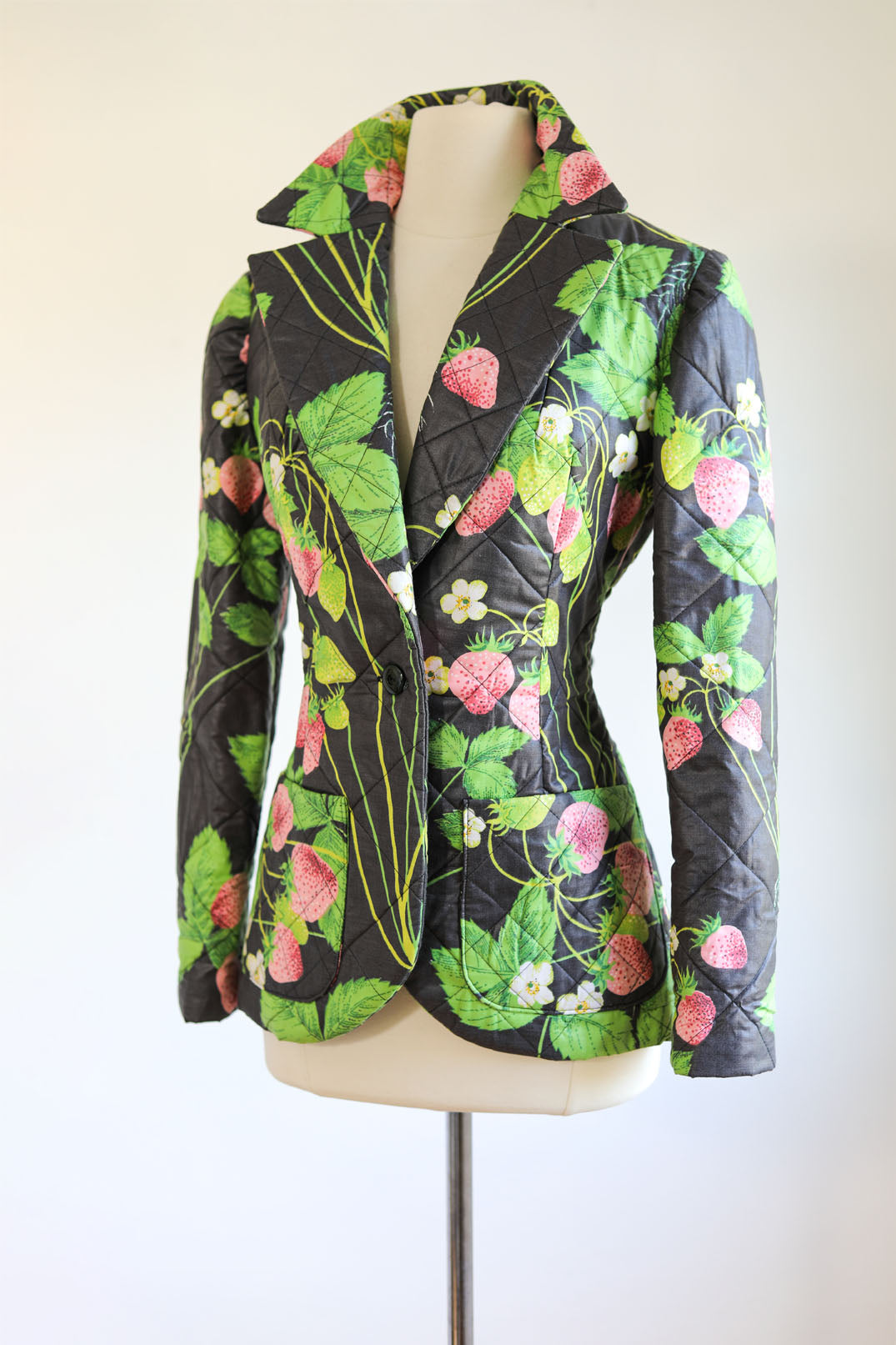 Vintage 1970s Quilted Jacket - Very Special Artsy "The Yard Birds" Black Chintz Cotton w Botanical Strawberry Print Size S to M