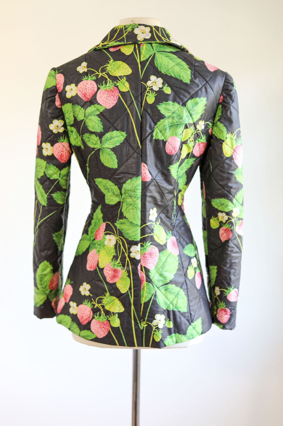 Vintage 1970s Quilted Jacket - Very Special Artsy "The Yard Birds" Black Chintz Cotton w Botanical Strawberry Print Size S to M