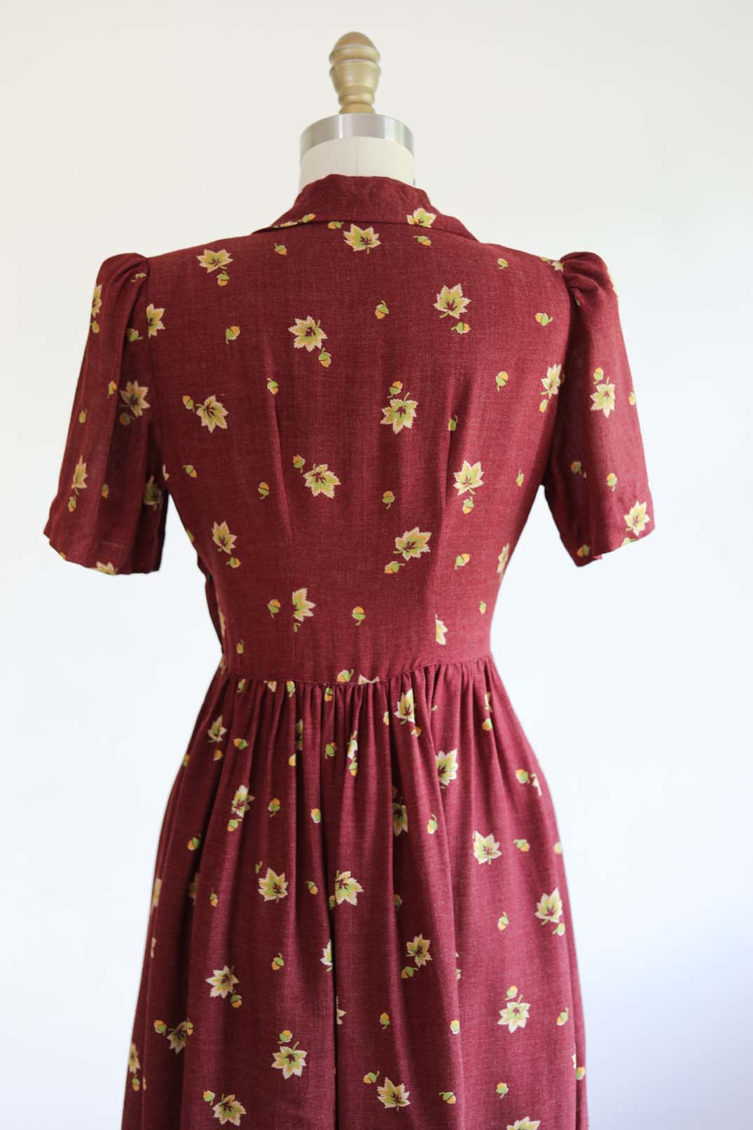 Vintage 1930s Dress - SUPER CUTE & AS-IS Novelty Puff Sleeve Raisin-Hued Rayon Junior's Frock w Oak Leaves + Acorns Size S to M