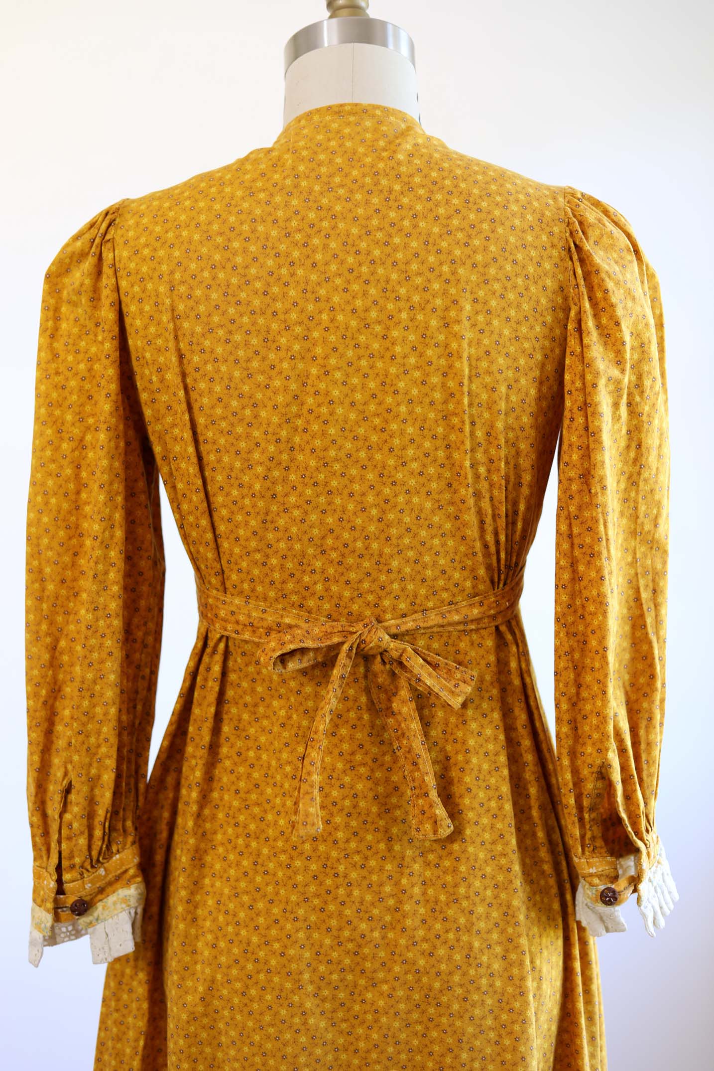 Vintage 1970s Prairie Dress - Unusual Mustard Yellow Gunne Style Calico Cotton Sash Waist Size S