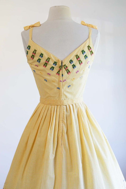 Vintage 1950s Sundress - Charming Yellow White Gingham Plaid w Colorful Tufted Flowers Dress Size S