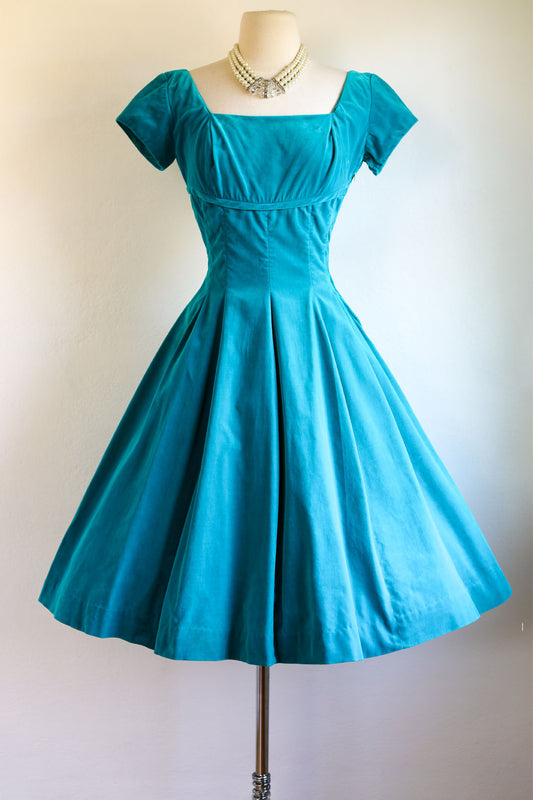 Vintage 1950s Dress - Lush Turquoise Velvet Bust Shelf Full Skirt Party Dress Size S to M