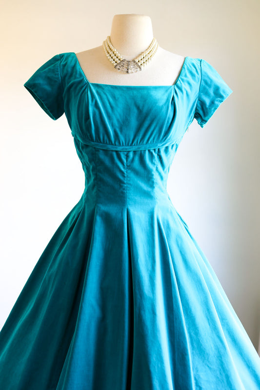 Vintage 1950s Dress - Lush Turquoise Velvet Bust Shelf Full Skirt Party Dress Size S to M